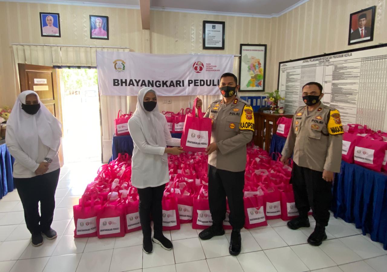 Dalam Rangka HKGB Ke-68, Bhayangkari Cabang Majalengka Berikan Sembako ...