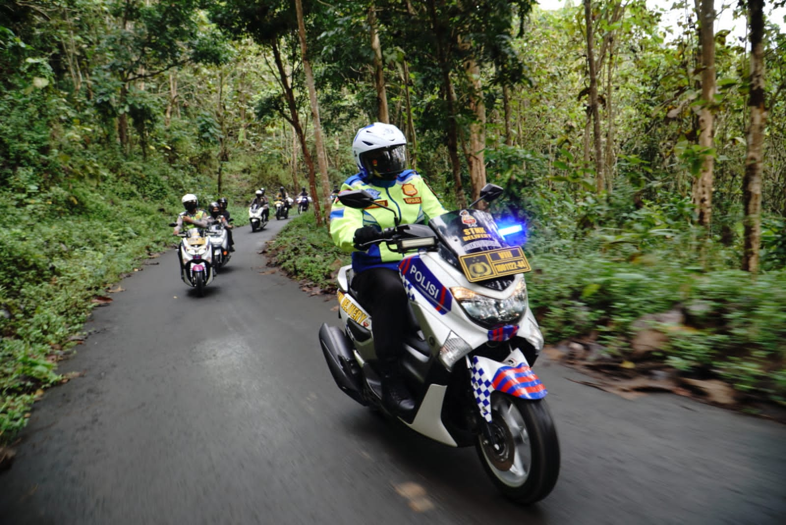 Gunakan Sepeda Motor, Kapolres Banjar Salurkan Bansos Kepasa Penyandang ...